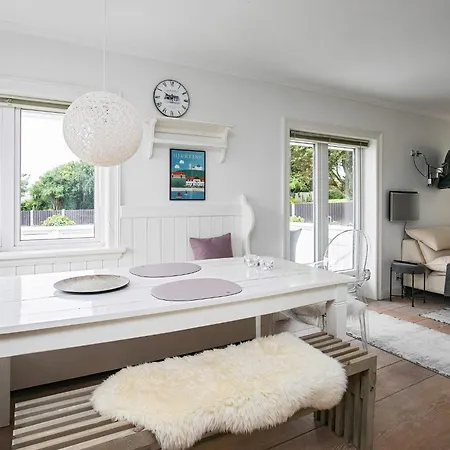 2 Person In V-by Traum * 埃斯比约