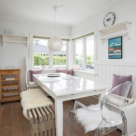 2 Person In V-by Traum 埃斯比约