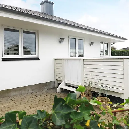 2 Person In V-by Traum * 埃斯比约