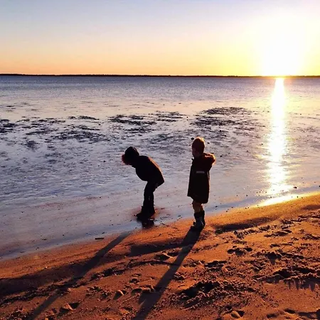 2 Person In V-by Traum